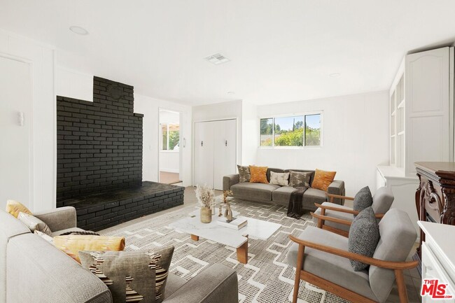 Photo - 22717 Miranda St