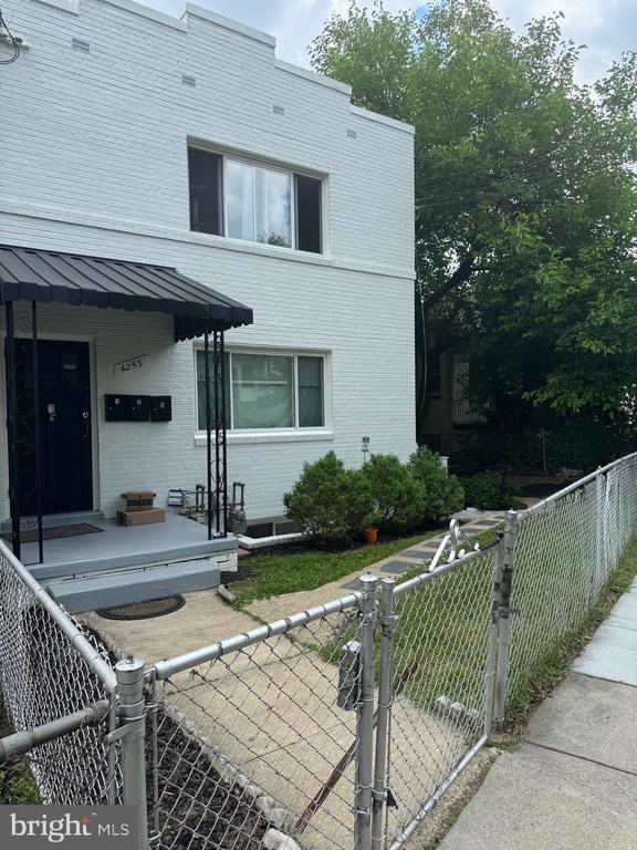 4253 Brooks St NE Unidad 1