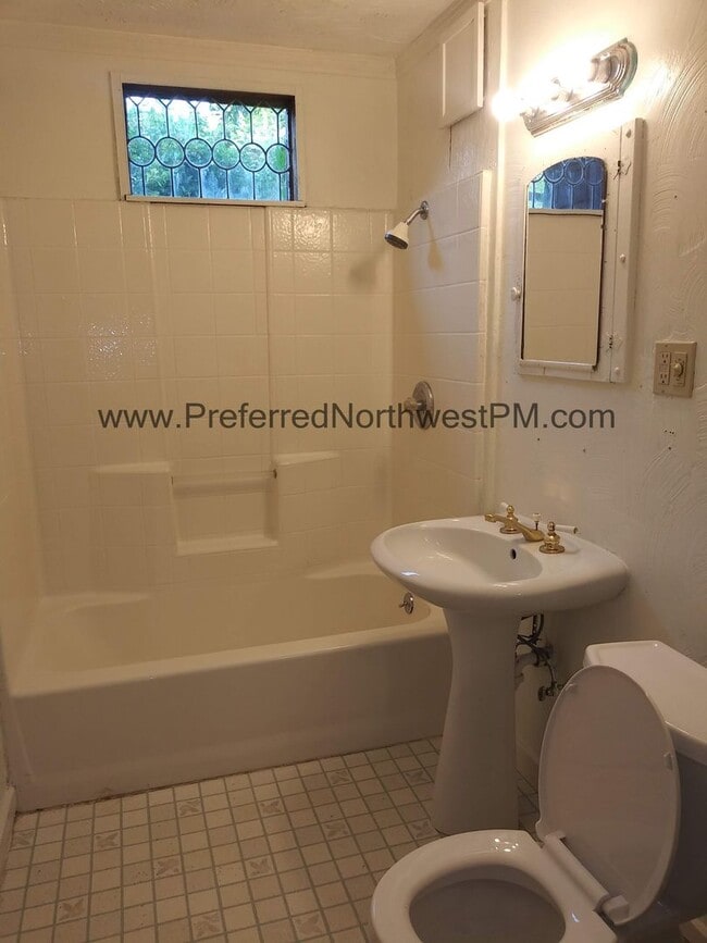 Photo - 3 Bedroom, 1.5 Bath Home Near University