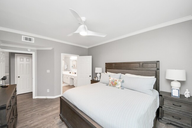 Building Photo - 2111 Welch St Unit A211