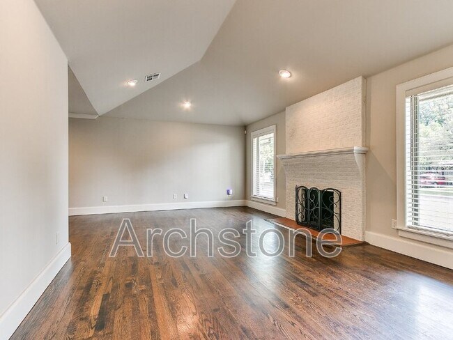 Photo - 9631 Stratford Dr