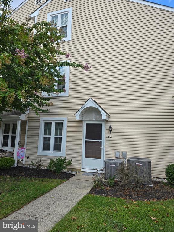 Photo - 621 Yorkshire Ct