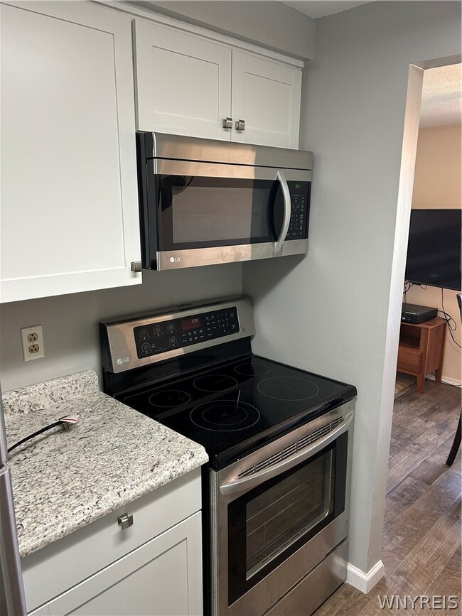 Photo - 307 Cayuga Rd