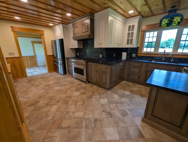 211 Pine Hill Rd