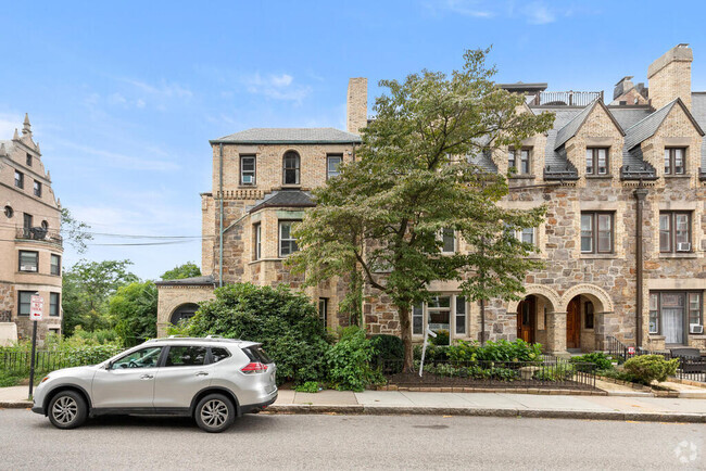 Building Photo - 352 Tappan St Unit 1 Rental