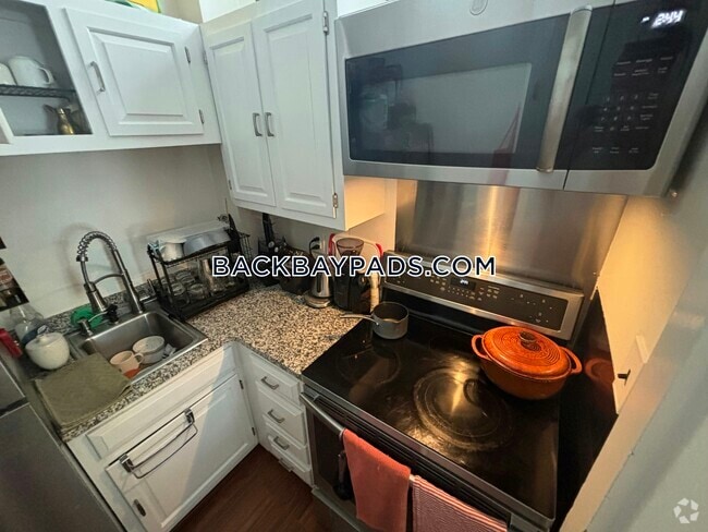 Building Photo - 429 Marlborough St Rental