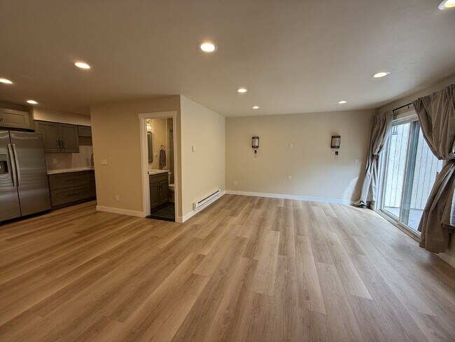 Fully Remodeled Bellevue Condo Available Now!