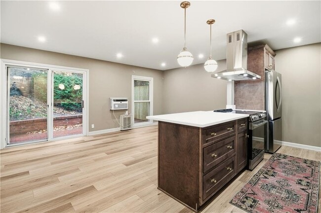 Photo - 388 S Main St