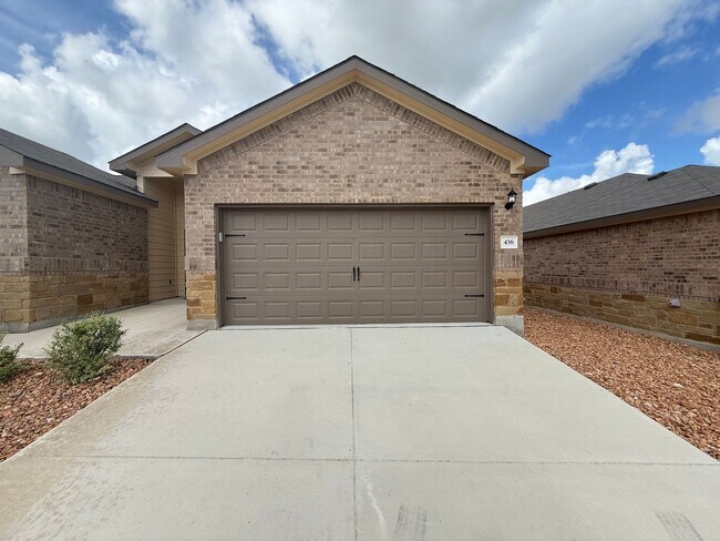 Building Photo - 3bd 2ba in Prime Location Rental