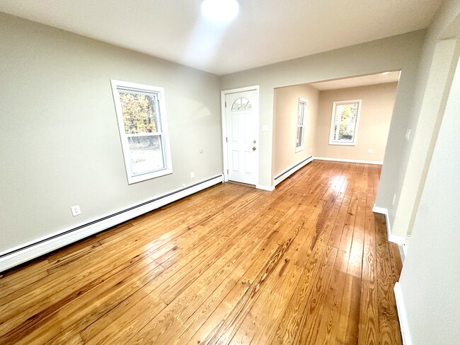 Photo - 6 Commercial Ave