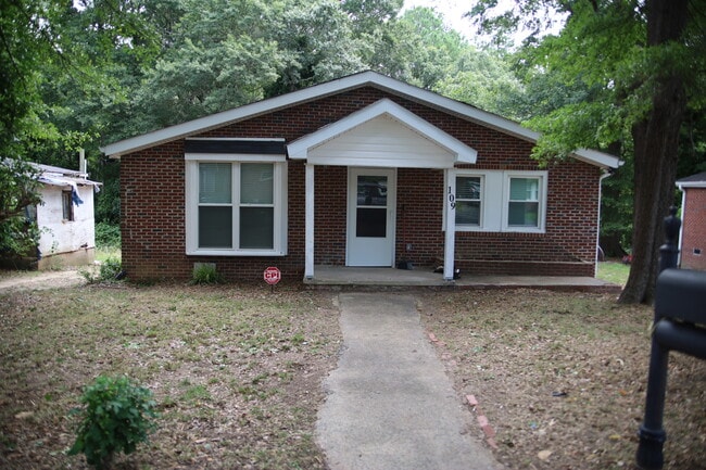 Brick Home - Nice Yard - 109 Wright Ter Rental