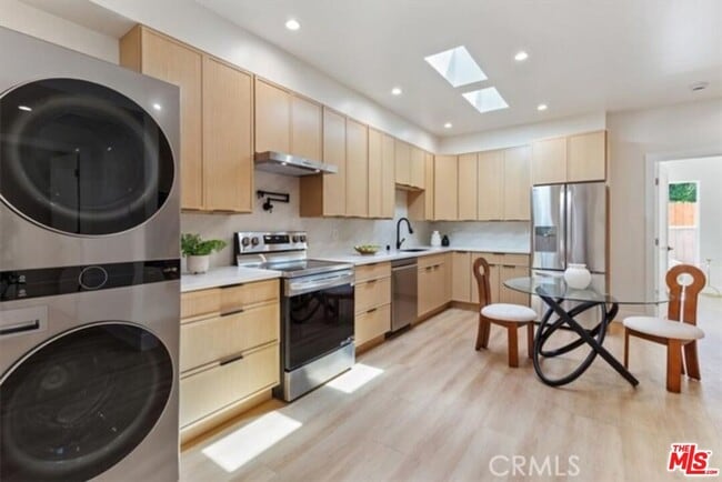 Building Photo - 22450 Dolorosa St