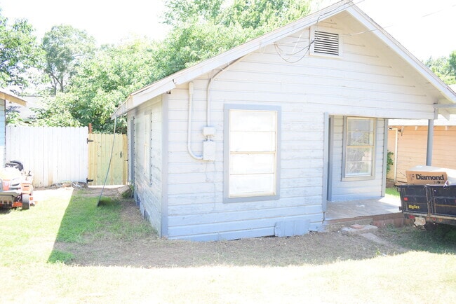 Building Photo - 110 Dutch St Rental