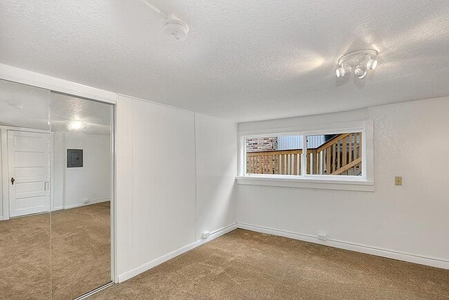 Photo - 639 W Emerson St