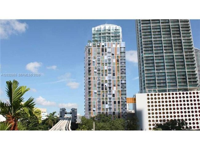 Photo - 31 SE 6th St Unidad 1106