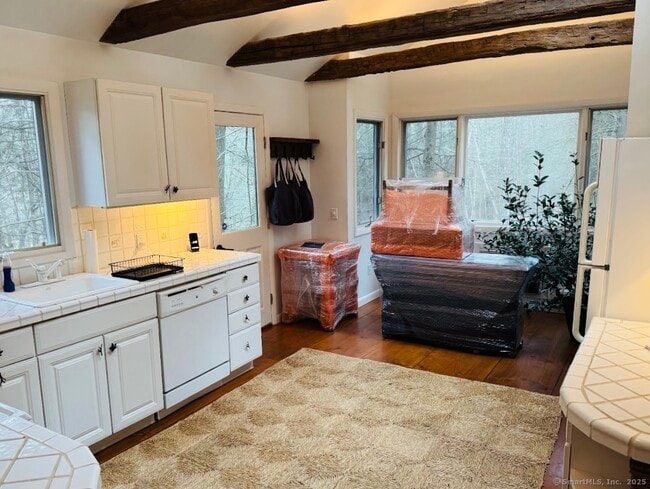 Photo - 231 Romford Rd