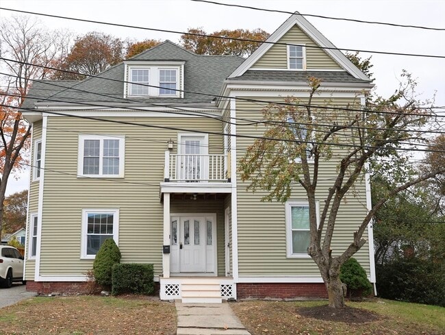 Building Photo - 15 Warren St Unit 2