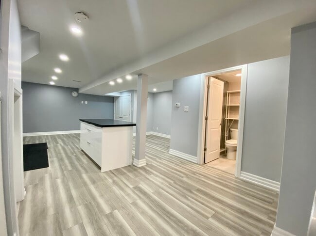 Photo - 1001 Cosburn Ave. Unité BSMT