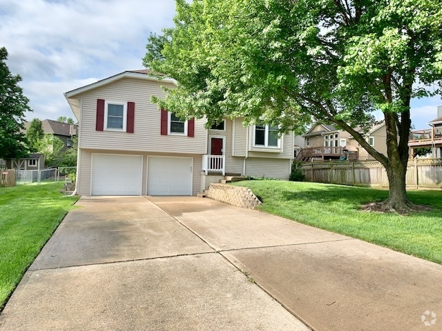Building Photo - 1701 NE Patterson Dr Rental