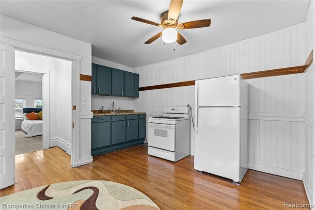 Photo - 2405 3rd Ave