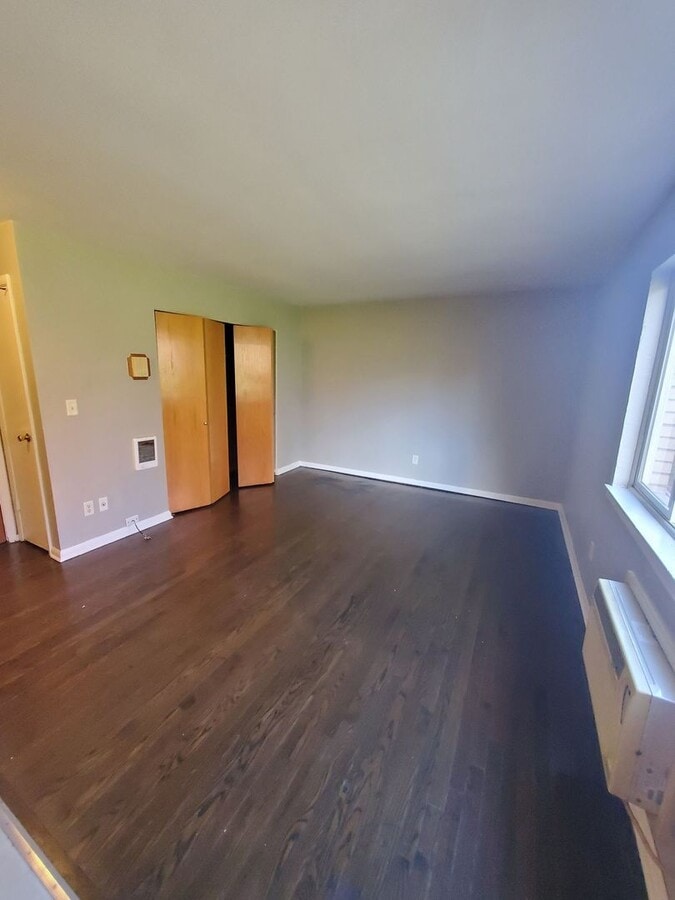 Photo - 2448 W Killbourn St