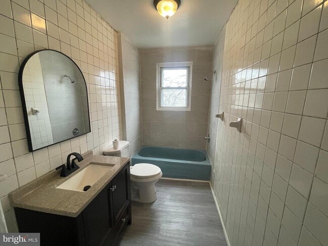 Photo - 1901 Broadway