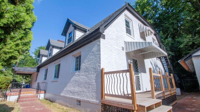 909 S McLean Blvd