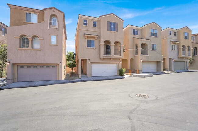 Building Photo - 10621 Nevada Falls Ave Rental