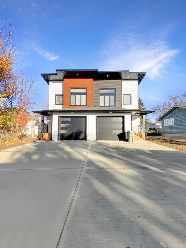 Building Photo - 9528-9598 98 Ave