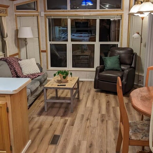 Building Photo - Fully Furnished Tiny house in the woods. All utilities included.