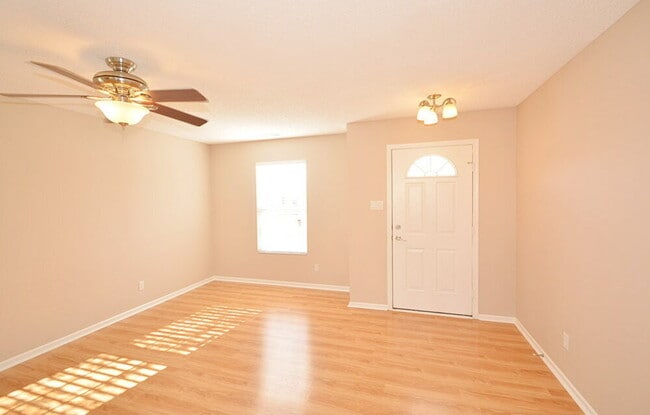 Photo - 15131 Clear St