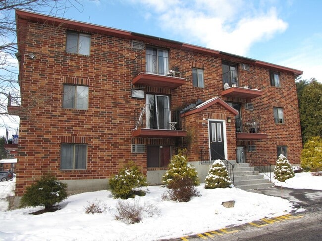 Building Photo - 1301 Bodwell Rd Unit 12