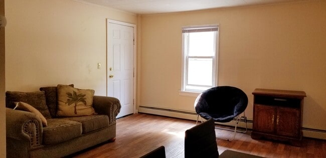 Living Room - 1A - 61 N Jones St