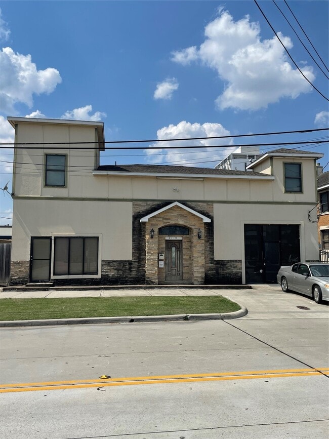 Building Photo - 2110 Chenevert St Unit 8