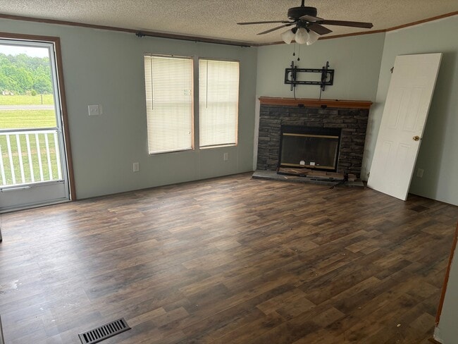Photo - 2390 Claremont Rd