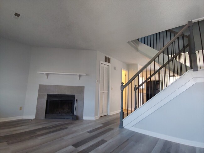 Photo - 2B/2B in Desirable Boulder Wimbledon Condos