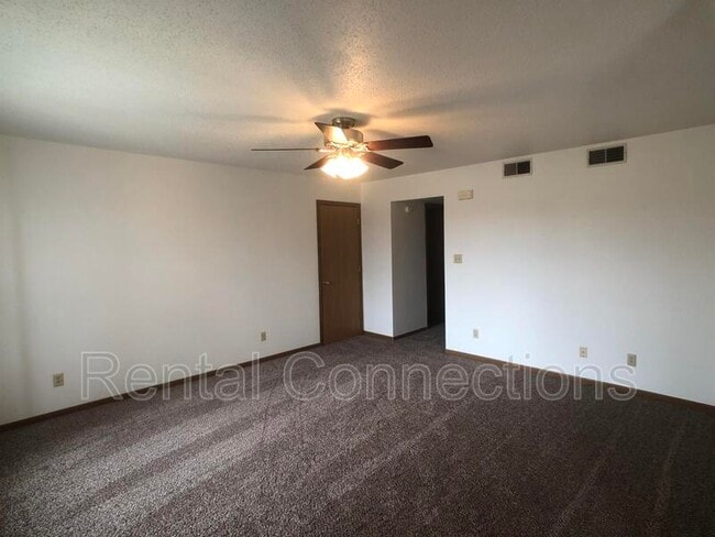 Photo - 500 E College St