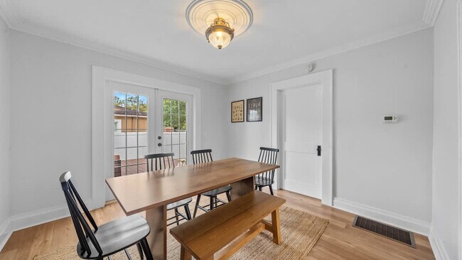 720 1/2 West Woodlawn Avenue-SI ID1271939P