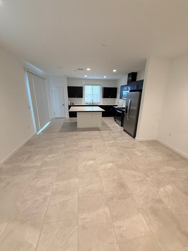 Photo - 392 Talus Way S