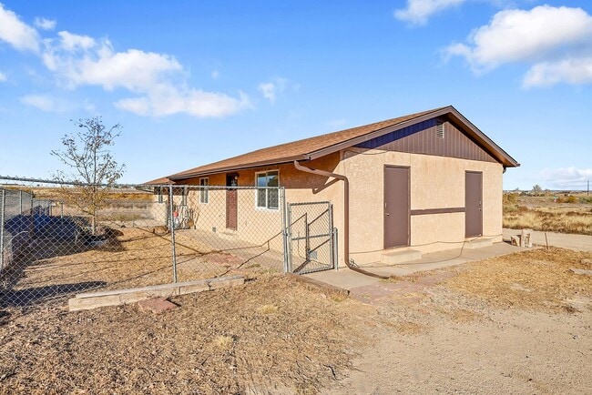 Photo - UPDATED 2bed 1bath duplex with fenced yard, WASHER + DRYER