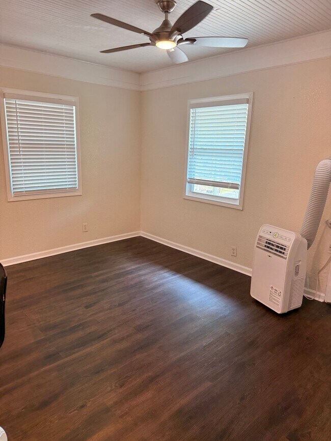 4201 N Nebraska Ave Unit Studio- 4