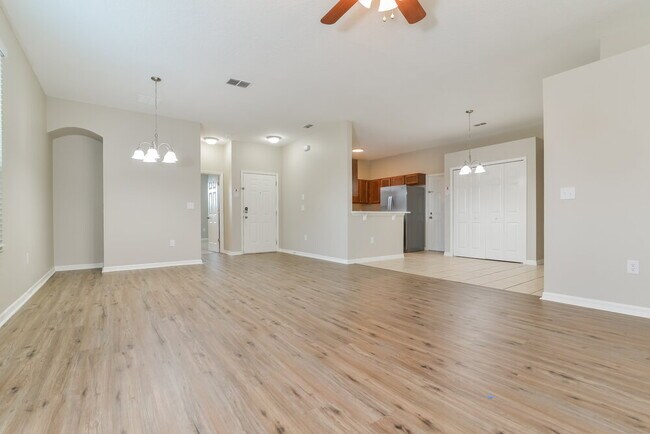 Photo - 531 Bluff Pass Dr