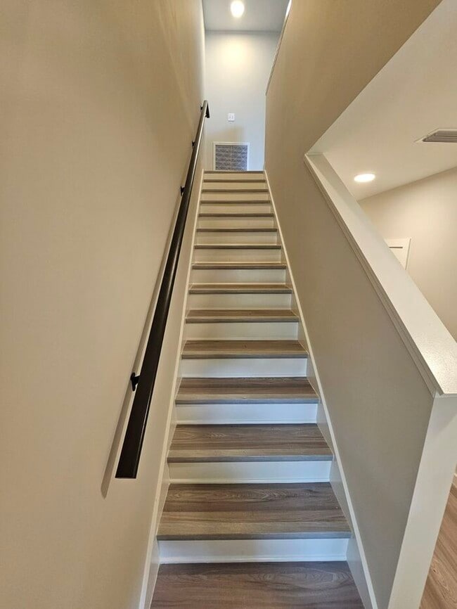 Photo - 469 Westgate Wy