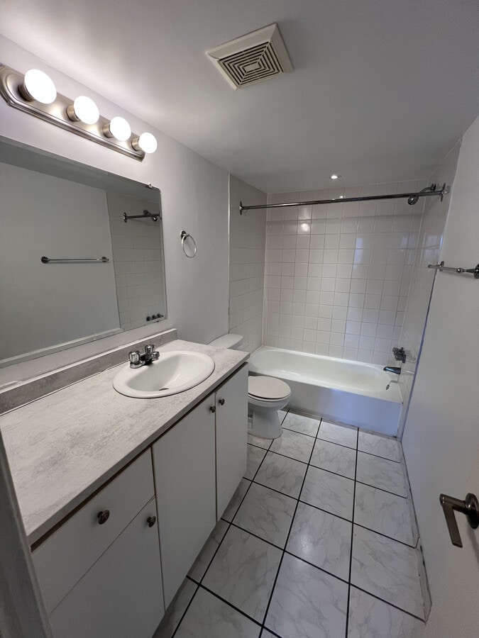 Photo - 165 Av Strathyre