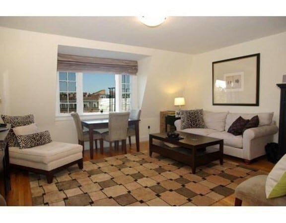 Building Photo - 76 Commonwealth Ave Unit 11