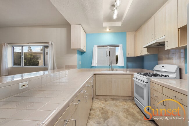 Photo - 1876 Oliver Ave
