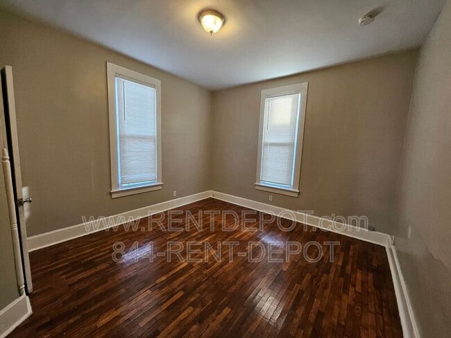 Photo - 900 E Walnut St