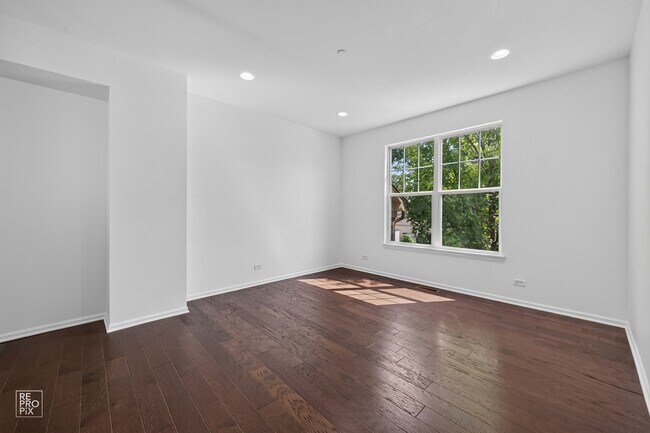 Photo - 220 Laurel Ave