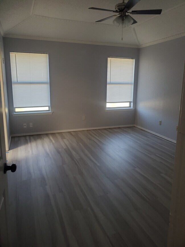 Photo - 1005 Packard Dr