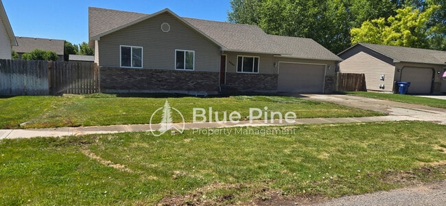 Building Photo - 3904 E Lorna Ave